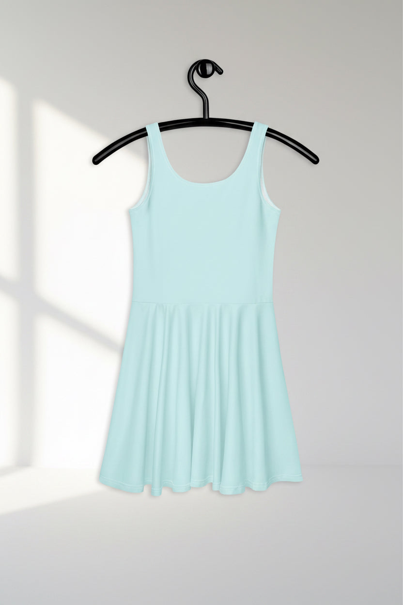Damen Skater-Kleid von Sportswear Iron Monkey 23 mit Allover-Print, ärmellos und ausgestelltem Rock.