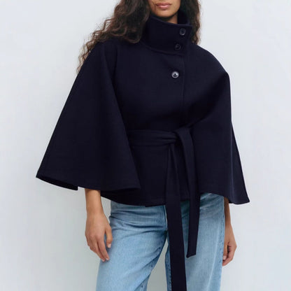 Eleganter Damen-Trenchcoat von eprolo mit Cape-Kragen, Gürtel und Knopfleiste, aus hochwertigem Mantelstoff, modisches Design