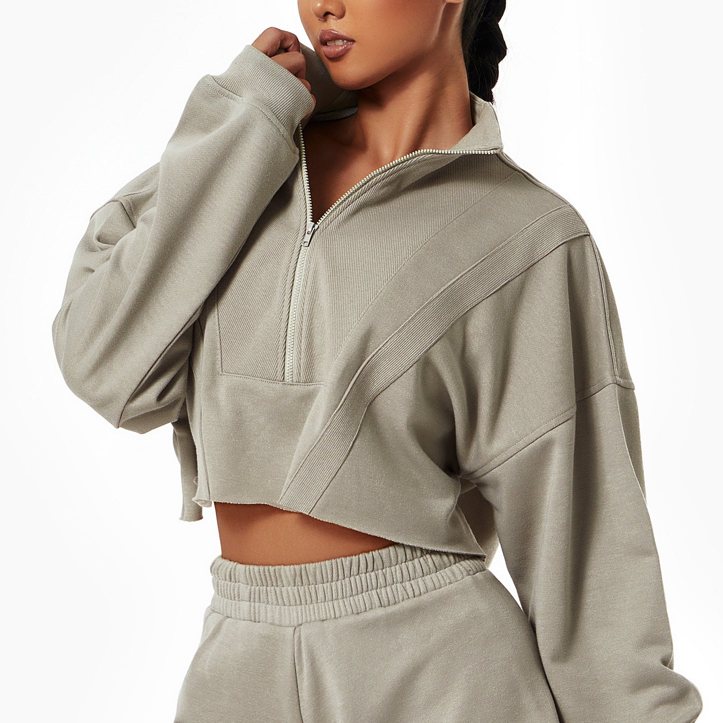 Damen Langarm Zip-Sweater mit Stehkragen von eprolo, bequemes Sport- und Casual-Oberteil, in neutralem Farbton.