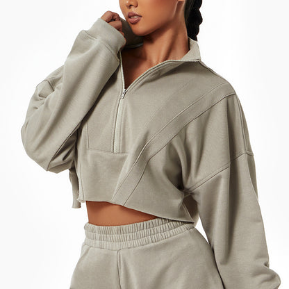 Damen Langarm Zip-Sweater mit Stehkragen von eprolo, bequemes Sport- und Casual-Oberteil, in neutralem Farbton.