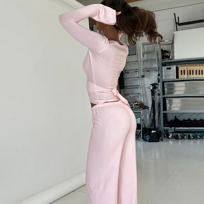Damen Sport-Set von eprolo, langärmeliges V-Neck Top und gerade Passform Hose mit Kordelzug, bequem und sportlich.