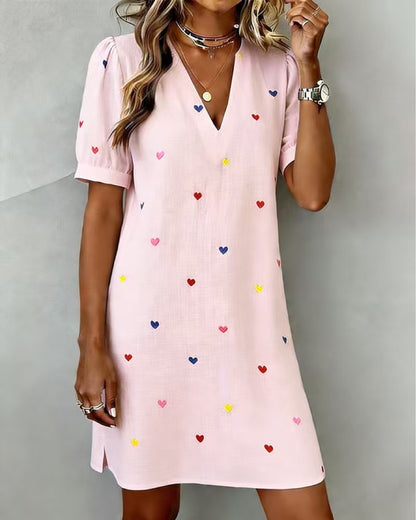 IM23 Heart Print Dress | Deep V-Neck, Kurzarm, A-Linie – White, Pink & Light Blue, S–XXXL