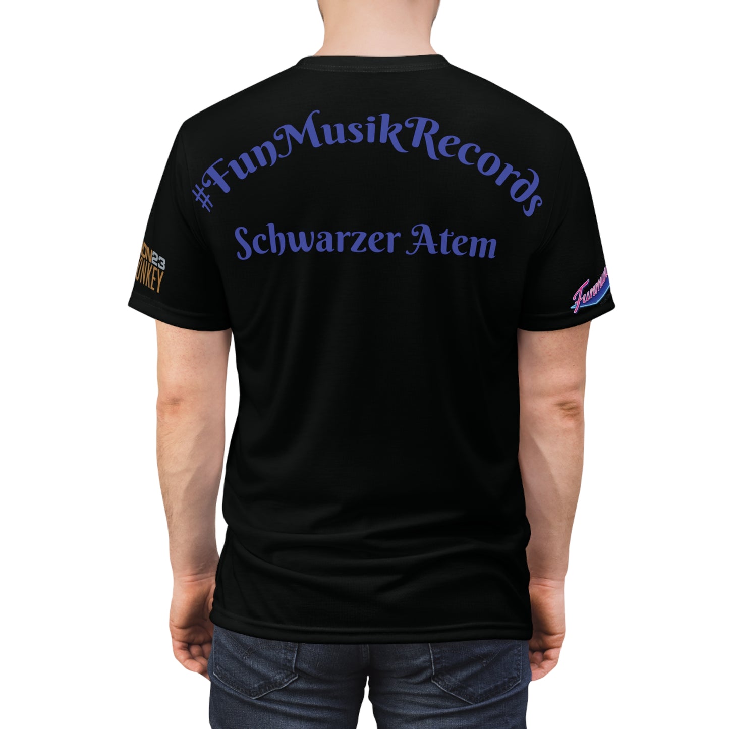 Unisex Schnitt & Näh T-Shirt mit Druck, Polyester, von Mira Veyra Team Funmusik Radio, ideal für Fans und Musikliebhaber.