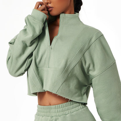 Damen Langarm Zip-Sweater mit Stehkragen von eprolo, sportliches und casual Oberteil in dunkler Farbe, Nahaufnahme.