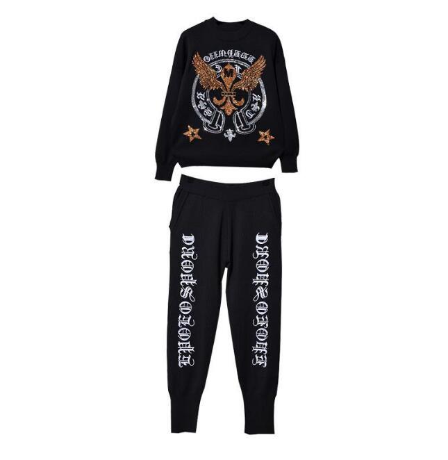 Damen Strick-Set mit Adler-Stickerei, Pullover und Hose aus weichem Material, von eprolo, in neutralem Farbton.
