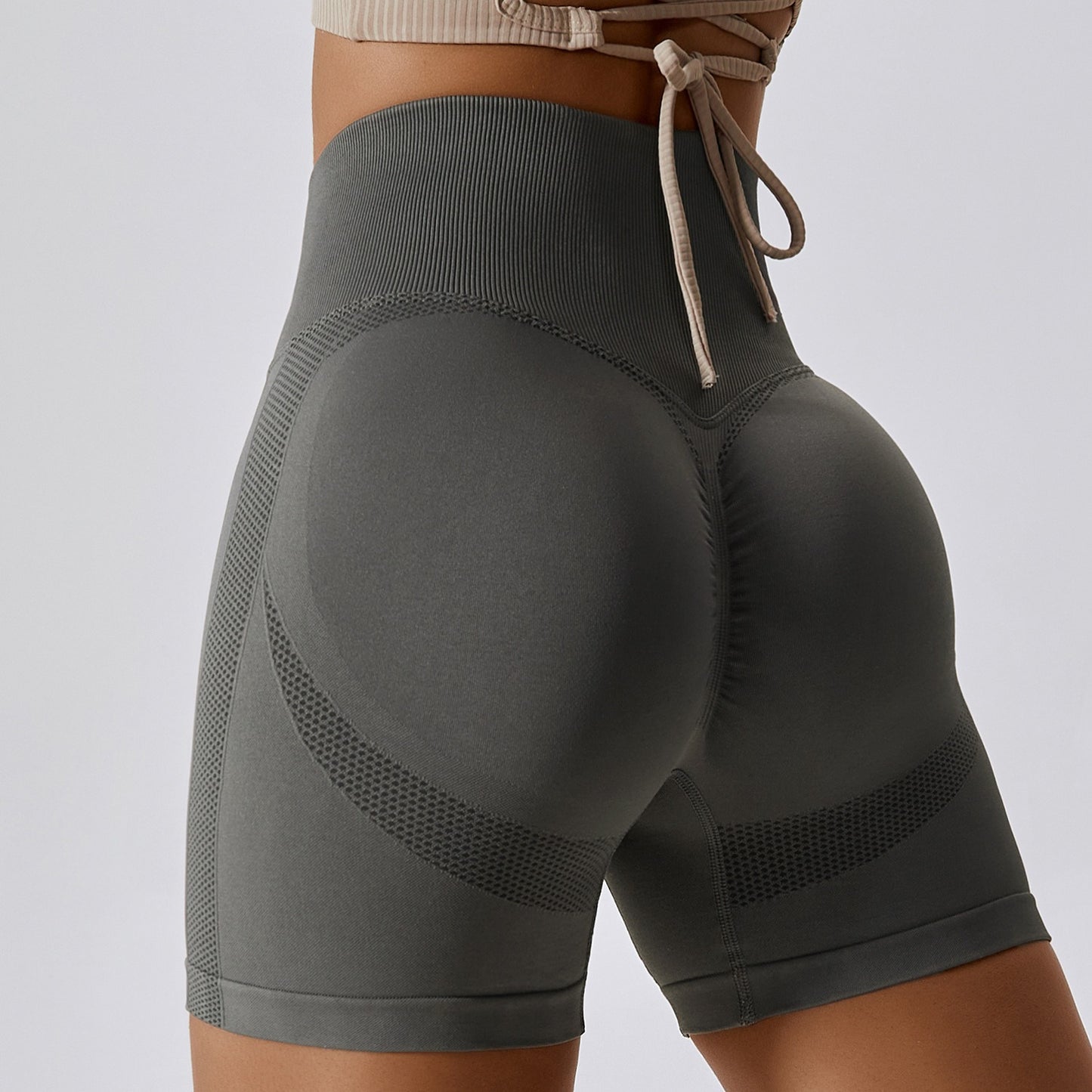 Eprolo Damen Yoga-Shorts aus hochwertigem Honey Peach Material, nahtlos, hoch tailliert und mit Hüft-Lift für Fitness und Bewegung.