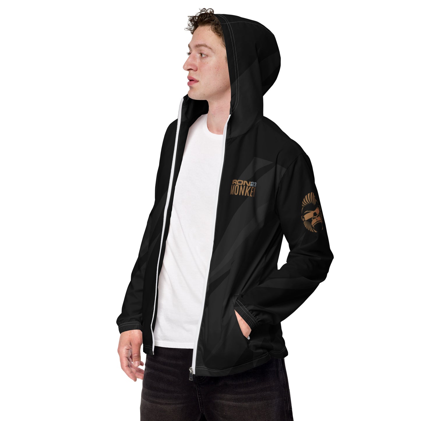Herren-Windbreaker von Sportswear Iron Monkey 23 mit All-over-Print, weiße Jacke, links vorne sichtbar.