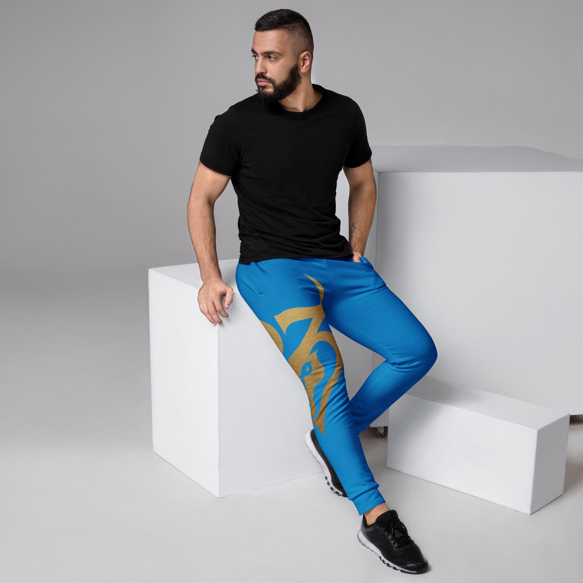 Recycelte Monkey Jogginghose von Sportswear Iron Monkey mit All-over-Print, Fleece-Innenseite und Baumwollgefühl.