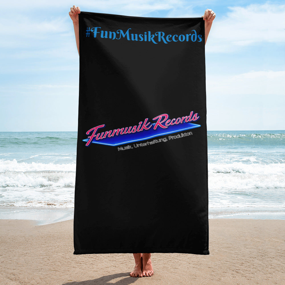 Schwarz bedrucktes FunMusik Records Handtuch aus Baumwolle mit Allover-Sublimationsdruck, ideal für den Strand, von Sportswear Iron Monkey 23