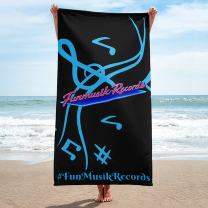 Weißes Strandtuch mit buntem Allover-Sublimationsdruck, Baumwolle, von Sportswear Iron Monkey 23, ideal für den Strand.