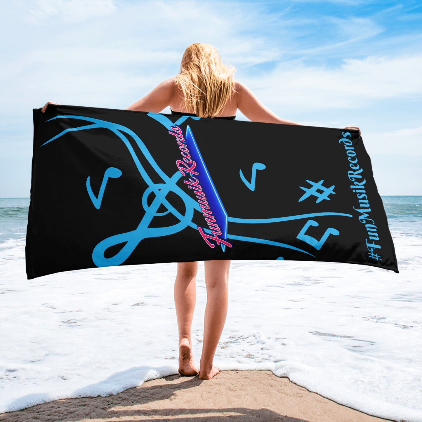 Weißes Strandtuch mit buntem FunMusik Records Noten-Design, Baumwolle, 30x60 cm, ideal als Bademode Accessoire.