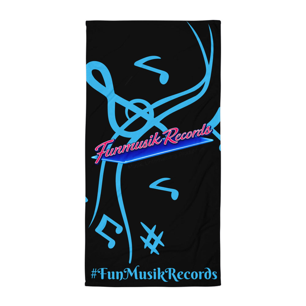 Weißes Strandtuch mit buntem FunMusik Records Noten-Design, Baumwolle, Sportswear Iron Monkey 23, 30x60 cm, flach liegend.