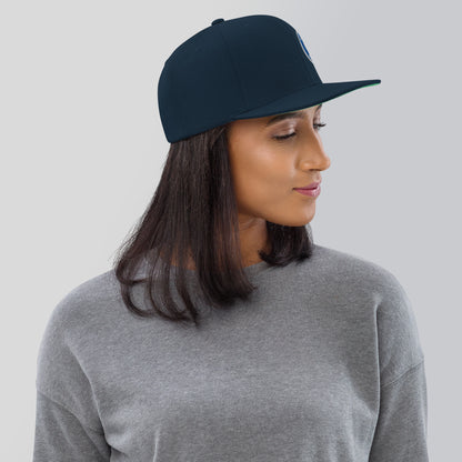 Klassische dunkelblaue Snapback-Cap Alte Dame 1892 von Sportswear Iron Monkey 23, seitliche Ansicht
