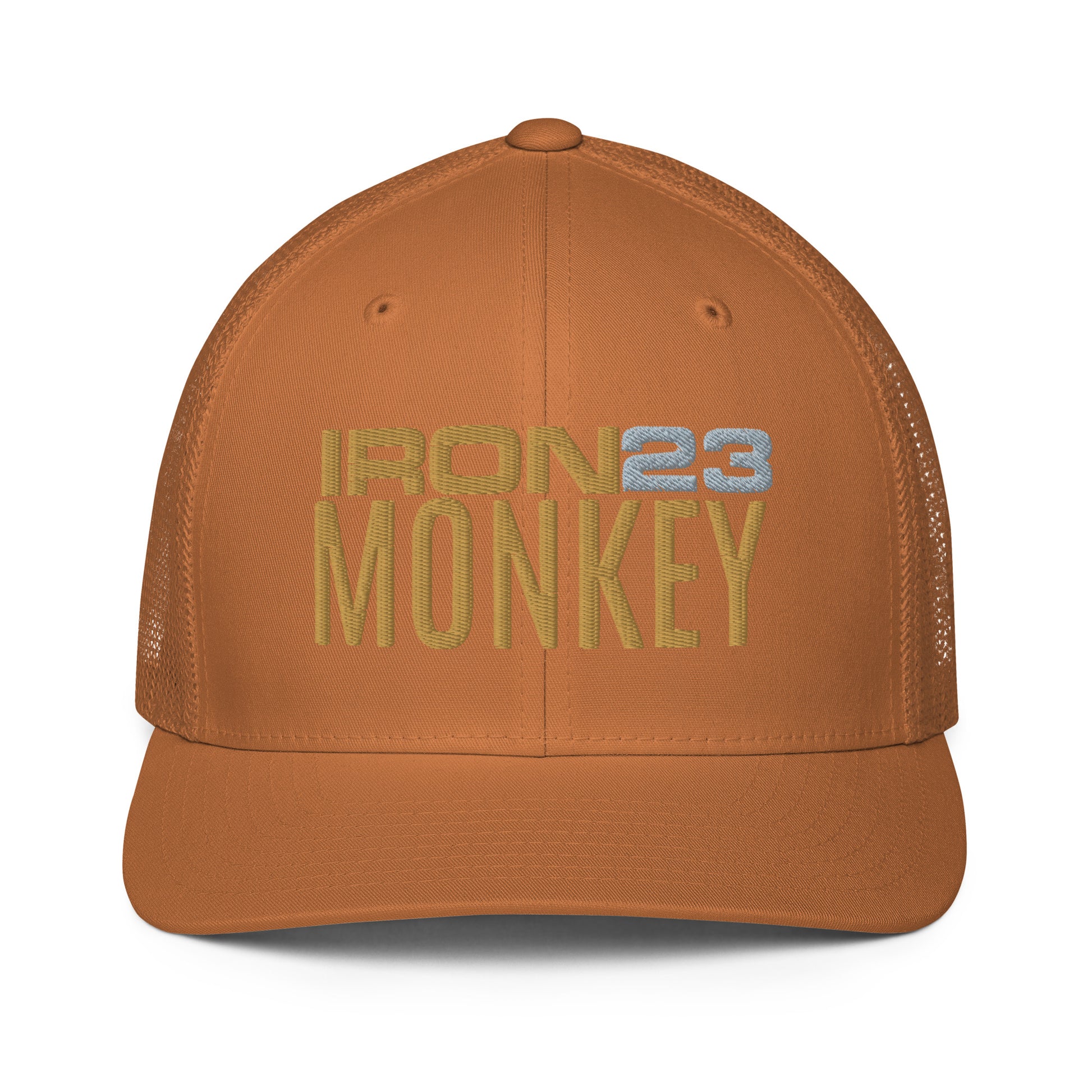 Mesh Trucker Cap von Iron Monkey 23 mit geschlossener Rückseite und Caramel-Farbe, sportliches Design mit Iron Monkey 23 Logo.