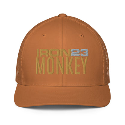 Mesh Trucker Cap von Iron Monkey 23 mit geschlossener Rückseite und Caramel-Farbe, sportliches Design mit Iron Monkey 23 Logo.