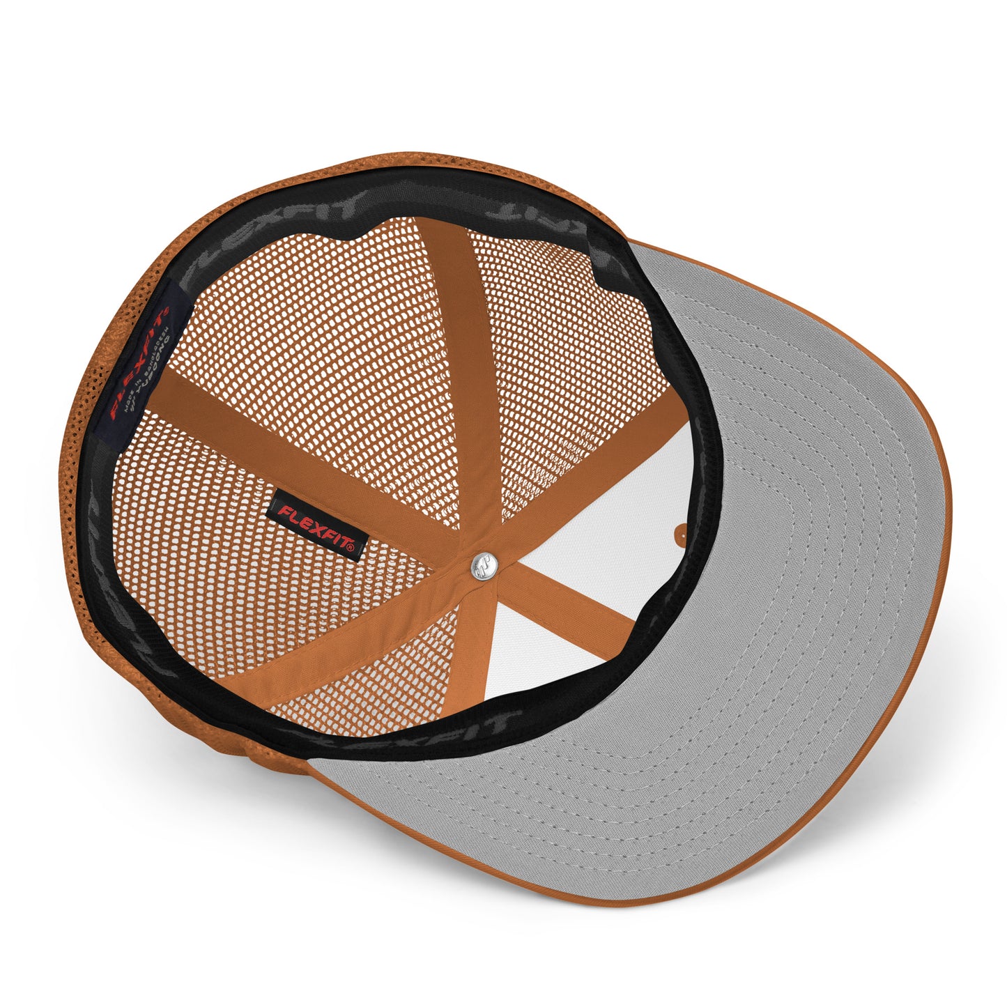 Geschlossene Mesh-Trucker-Cap von Iron Monkey 23 mit braunem Design und Iron Monkey 23 Logo auf der Vorderseite.
