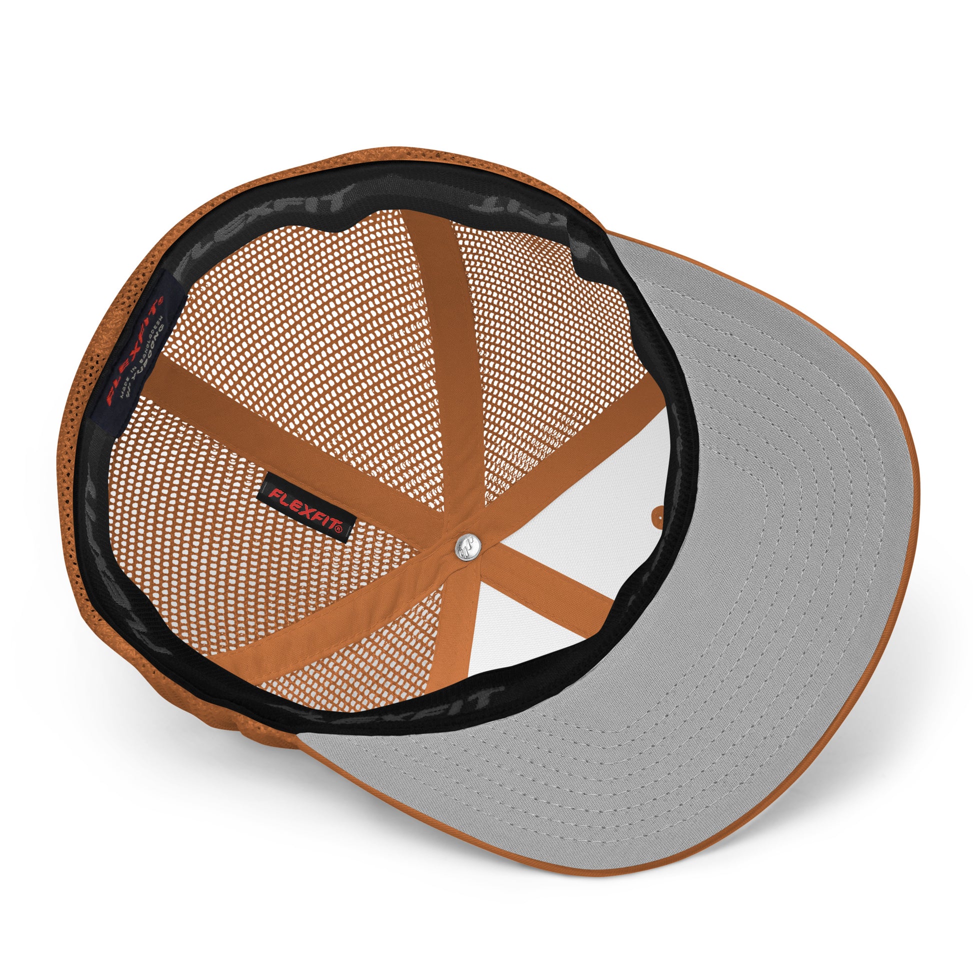 Geschlossene Mesh-Trucker-Cap von Iron Monkey 23 mit braunem Design und Iron Monkey 23 Logo auf der Vorderseite.