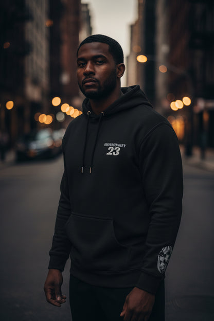 Schwarzer Unisex Kapuzenpullover SoftTouch Premium Hoodie aus 100% Baumwolle von Sportswear Iron Monkey 23, Nahaufnahme