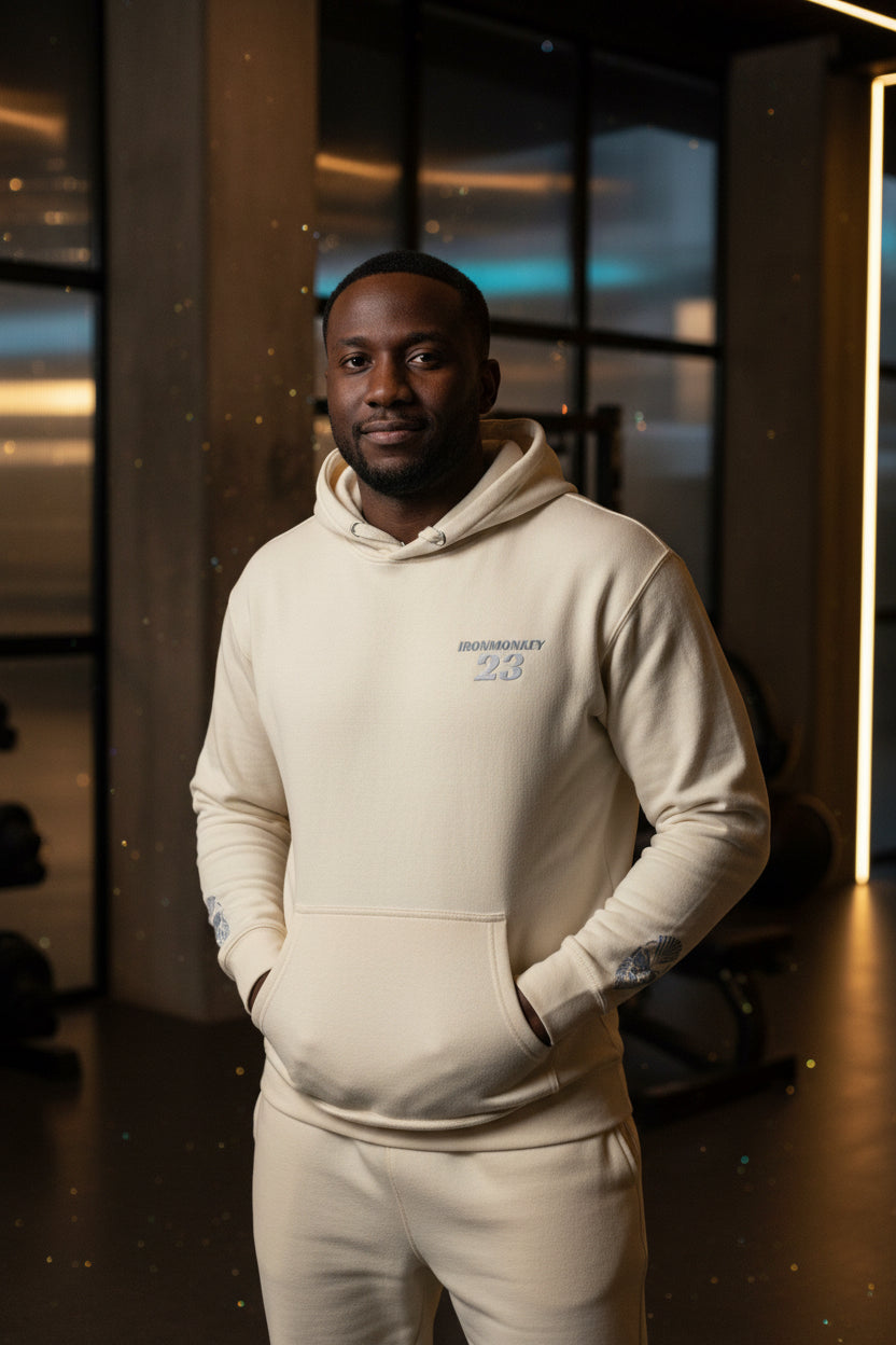 Unisex SoftTouch Premium Hoodie von Sportswear Iron Monkey 23 aus 100% Baumwolle, detailreiche Nahaufnahme in Bone-Farbe