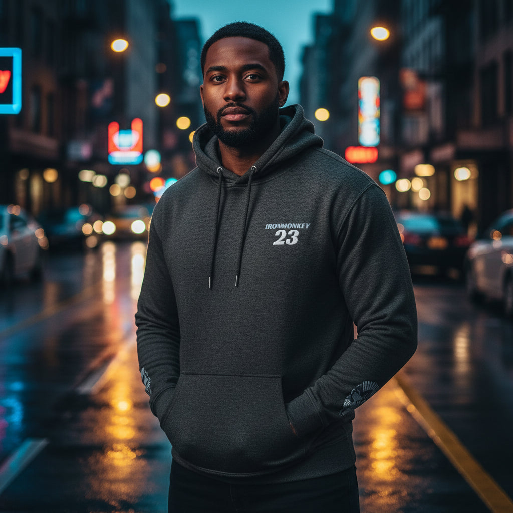 Unisex Kapuzenpullover SoftTouch Premium Hoodie von Sportswear Iron Monkey 23 in dunkelgrau, aus 100 % Baumwolle, Nahaufnahme