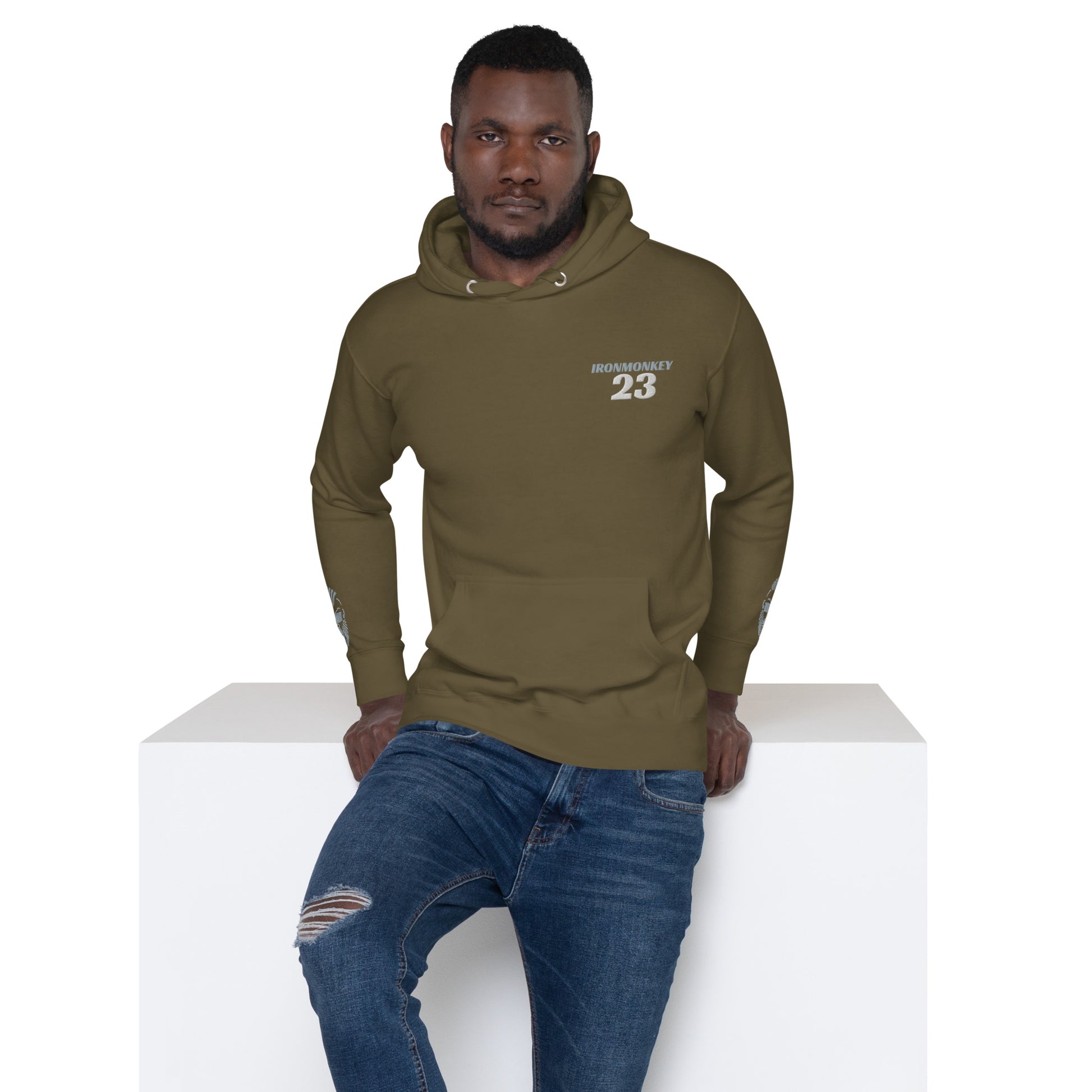 Unisex SoftTouch Premium Hoodie aus 100% Baumwolle in Militärgrün, Sportswear Iron Monkey 23, vorne sichtbar.