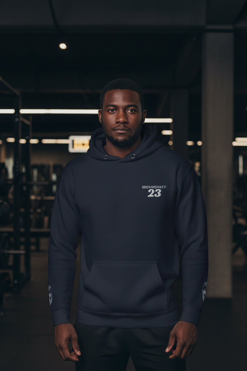 Unisex SoftTouch Premium Hoodie von Sportswear Iron Monkey 23 aus 100% Baumwolle, dunkelblauer Kapuzenpullover, Nahaufnahme