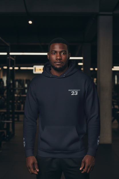 Unisex SoftTouch Premium Hoodie von Sportswear Iron Monkey 23 aus 100% Baumwolle, dunkelblauer Kapuzenpullover, Nahaufnahme