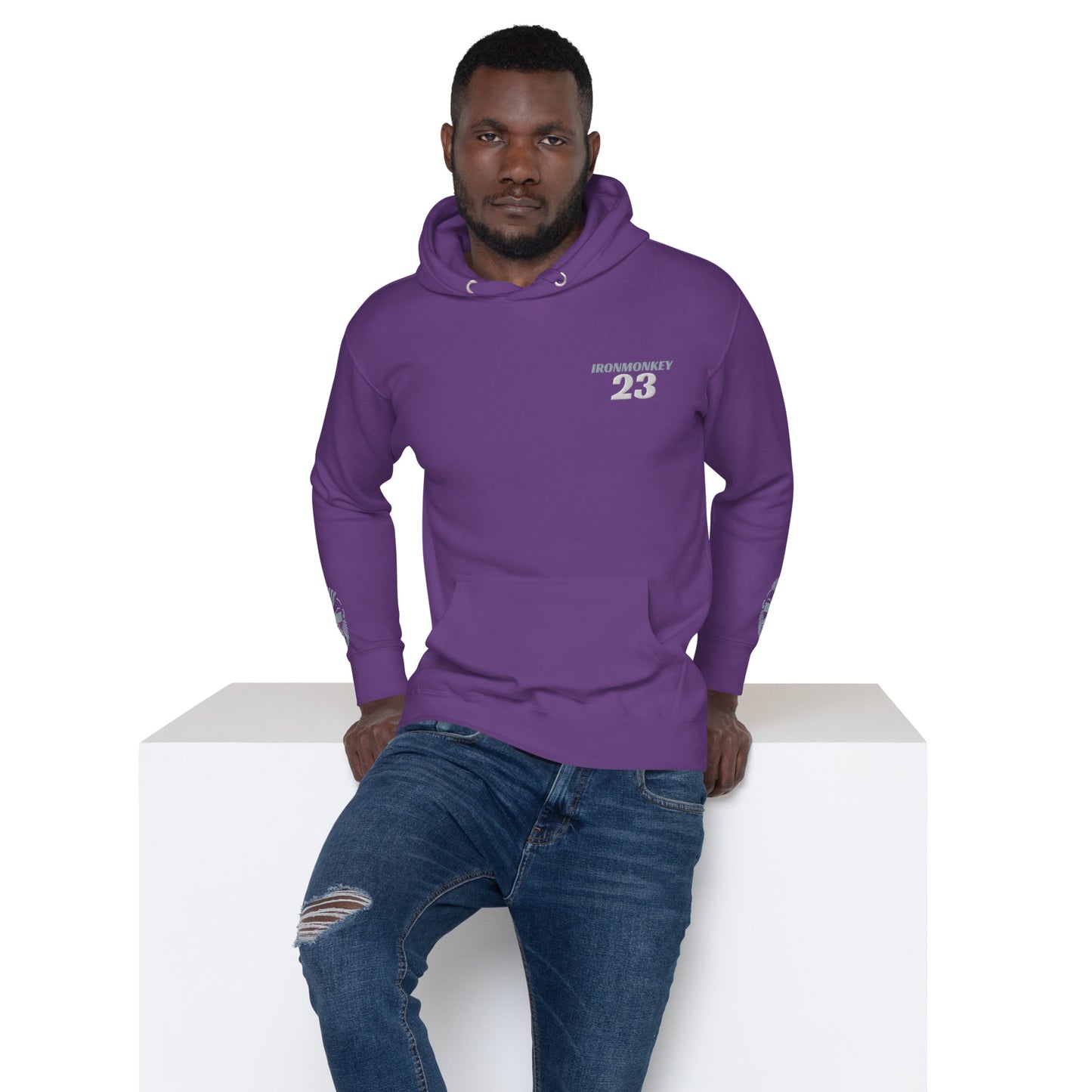 Unisex SoftTouch Premium Kapuzenpullover von Sportswear Iron Monkey 23 aus 100% Baumwolle in Lila, Frontansicht.
