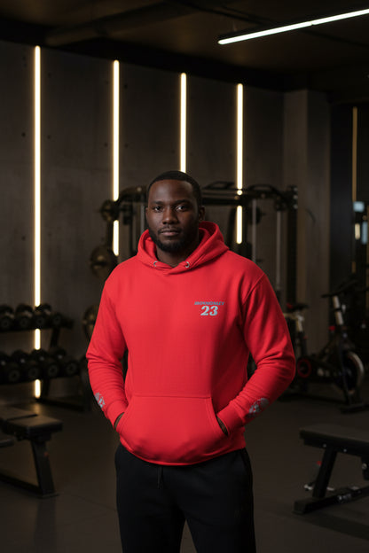 Unisex SoftTouch Premium Hoodie aus 100% Baumwolle in Rot von Sportswear Iron Monkey 23, Nahaufnahme des Kapuzenpullover-Designs