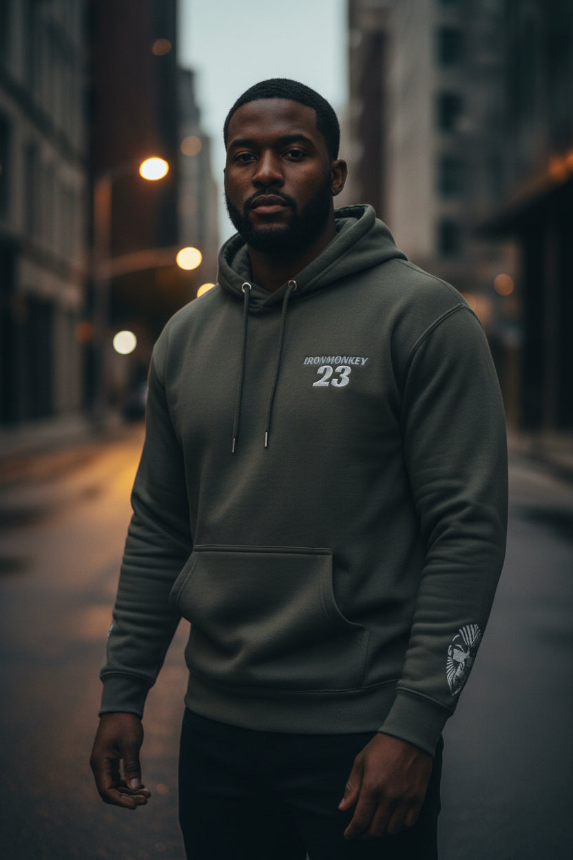 Unisex Kapuzenpullover von Sportswear Iron Monkey 23 aus 100% Baumwolle, Vintage Schwarz, Nahaufnahme, weiches Material.