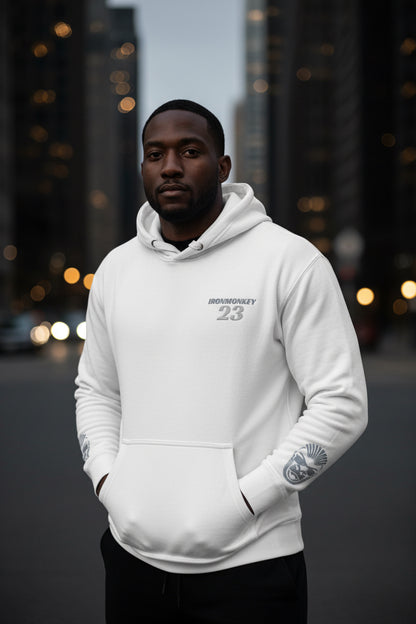 Weißer Unisex Kapuzenpullover von Sportswear Iron Monkey 23, aus weicher Baumwolle, mit klassischem Design.