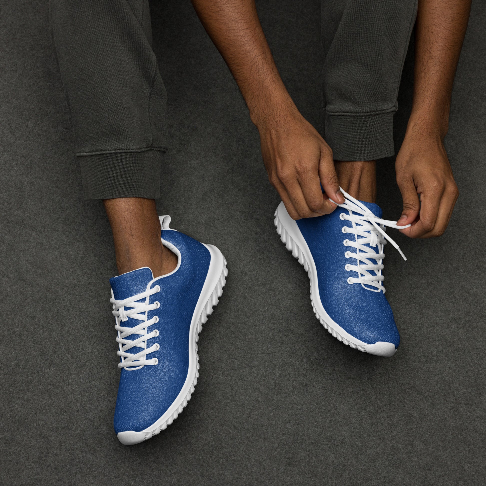 Herren-Turnschuhe von Sportswear Iron Monkey 23 in Weiß, sportliches Design, vorne sichtbar, für aktive Männer.