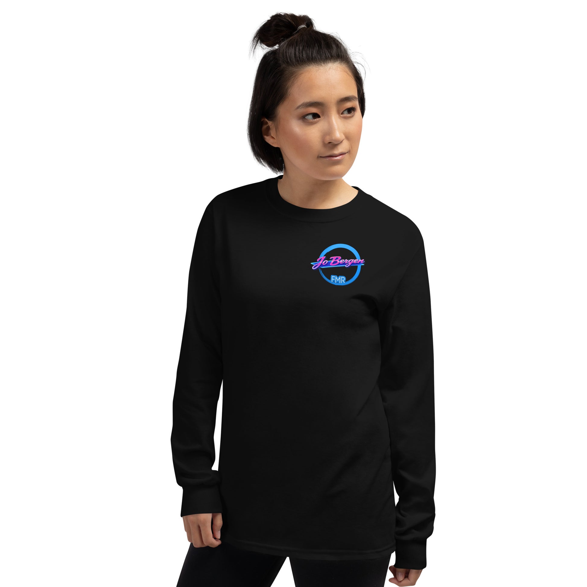 Schwarzes Langarmshirt von Sportswear Iron Monkey 23, aus 100% Baumwolle, klassischer Schnitt, vorne links fotografiert