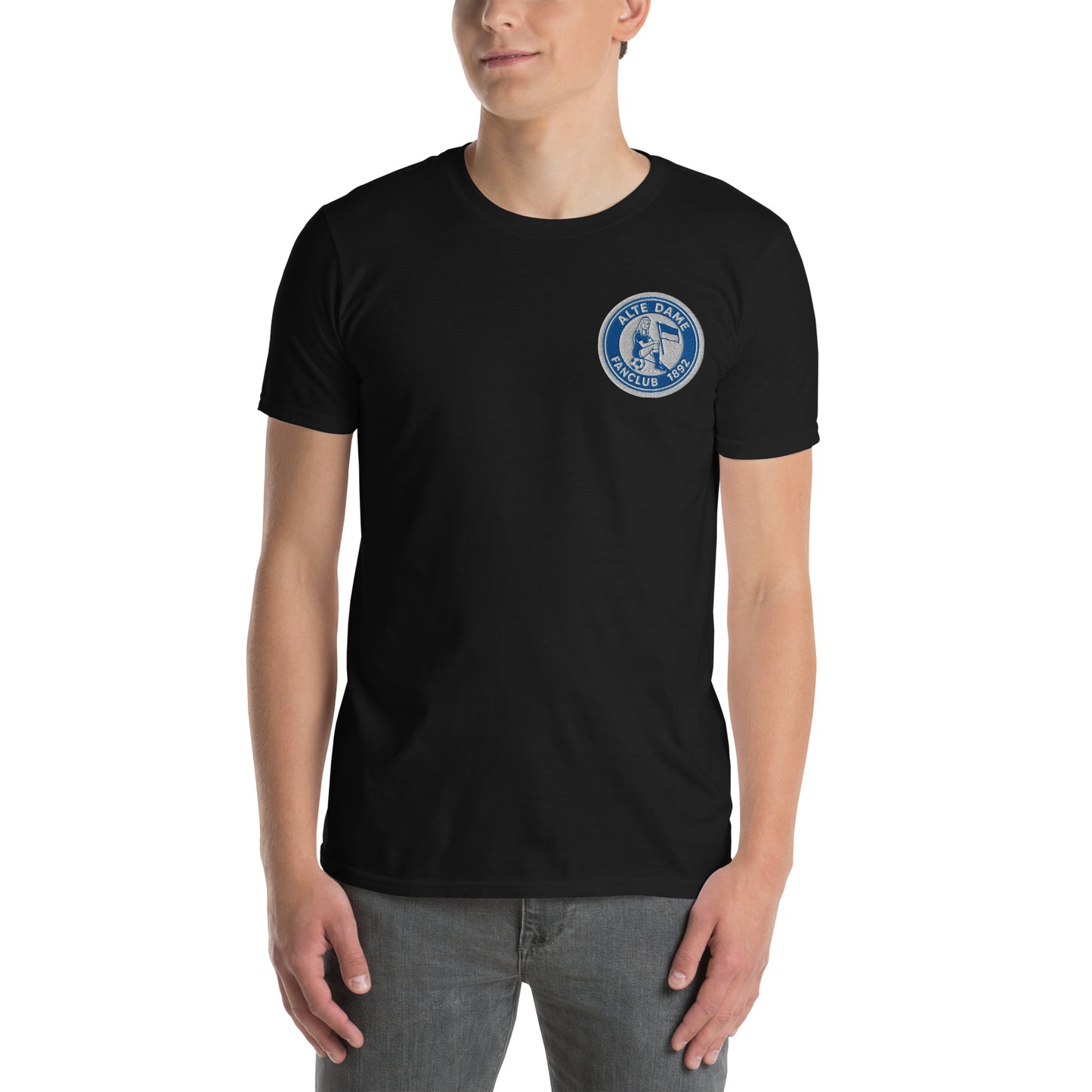 Schwarzes unisex T-Shirt von Sportswear Iron Monkey 23 mit Fanclub Alte Dame 1892 Logo, weiche Baumwollqualität, Frontansicht
