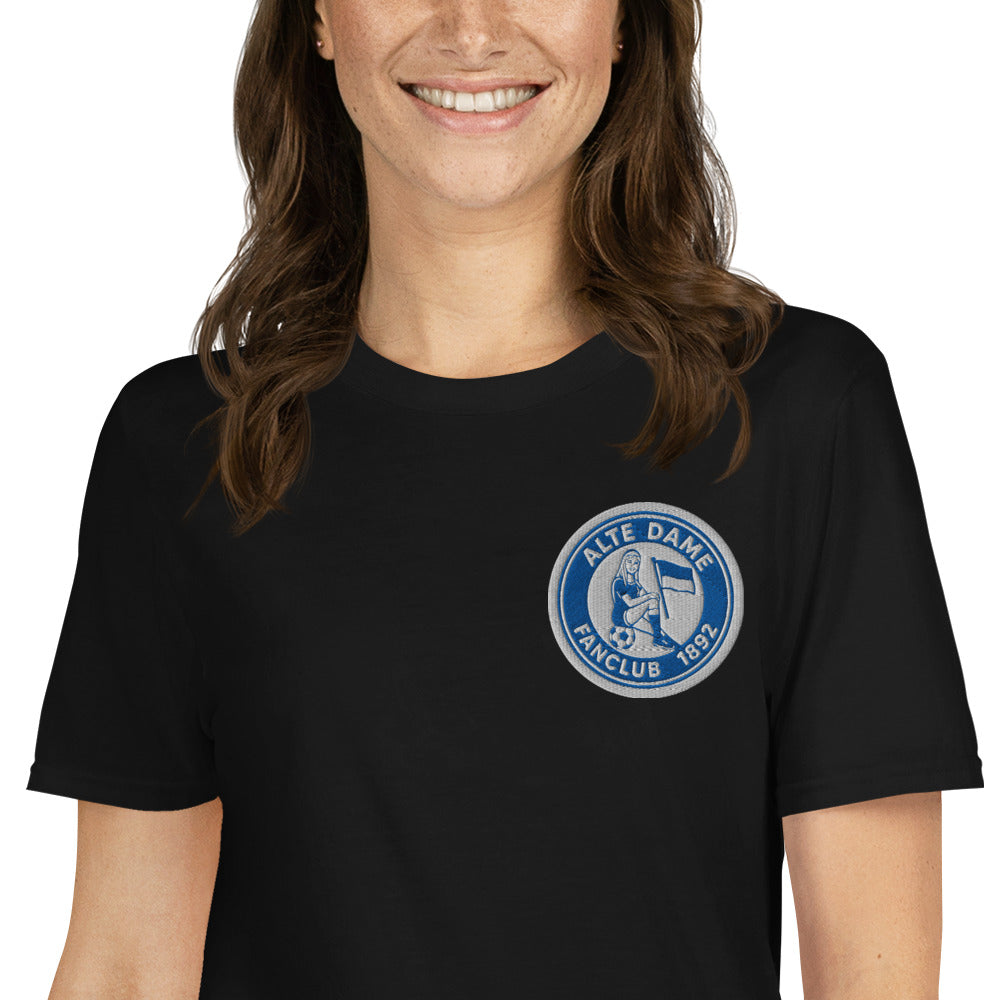 Schwarzes unisex T-Shirt von Sportswear Iron Monkey 23 mit Fanclub Alte Dame 1892 Aufdruck, weiches Baumwollmaterial, Nahaufnahme