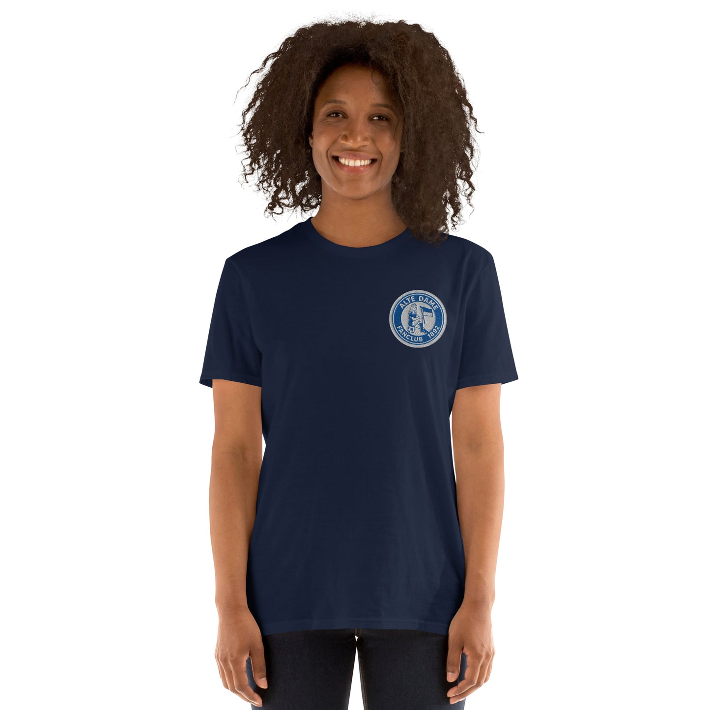 Unisex kurzärmeliges T-Shirt in Navy von Sportswear Iron Monkey 23 mit Fanclub Alte Dame 1892 Logo, vorne sichtbar.
