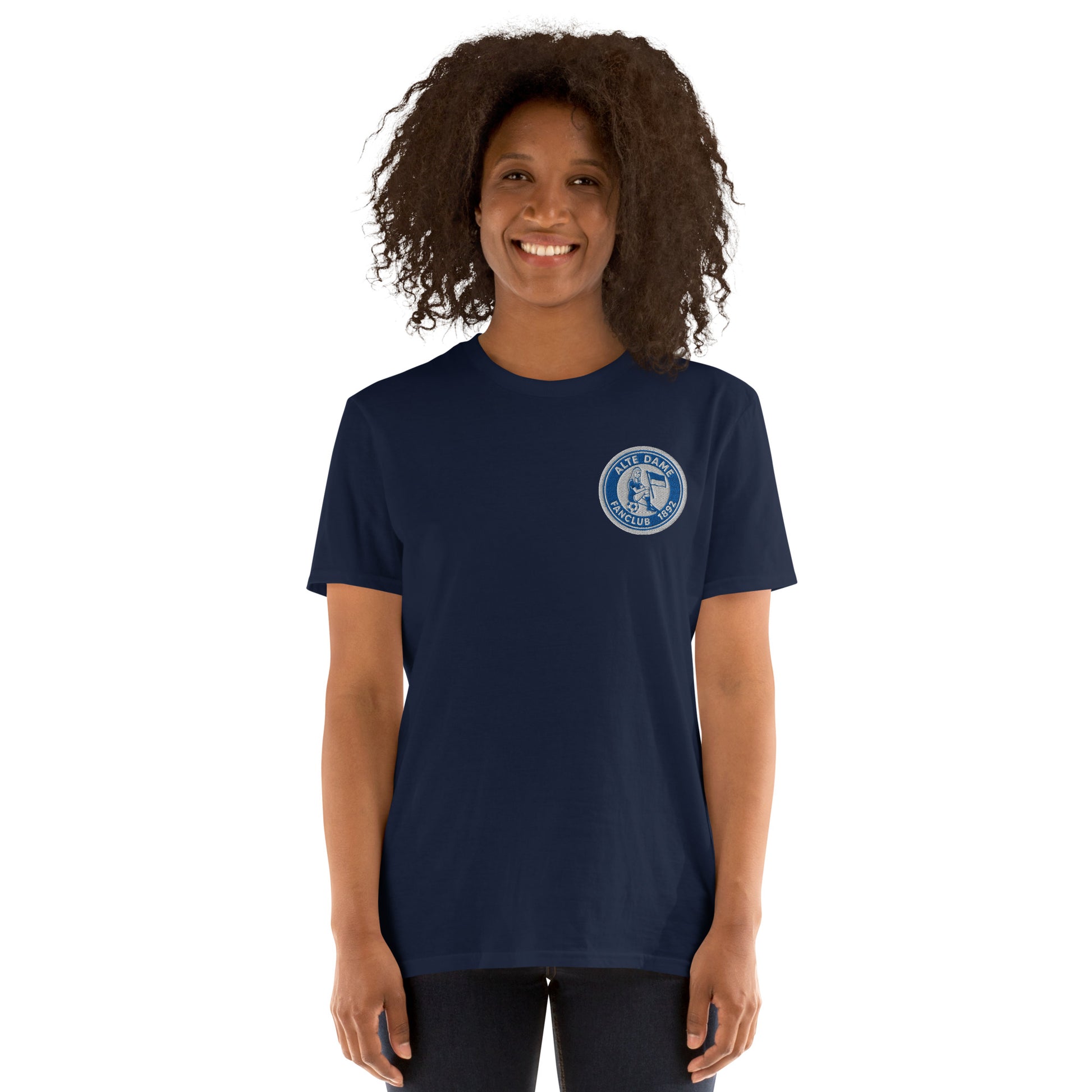 Unisex kurzärmeliges T-Shirt in Navy von Sportswear Iron Monkey 23 mit Fanclub Alte Dame 1892 Logo, vorne sichtbar.