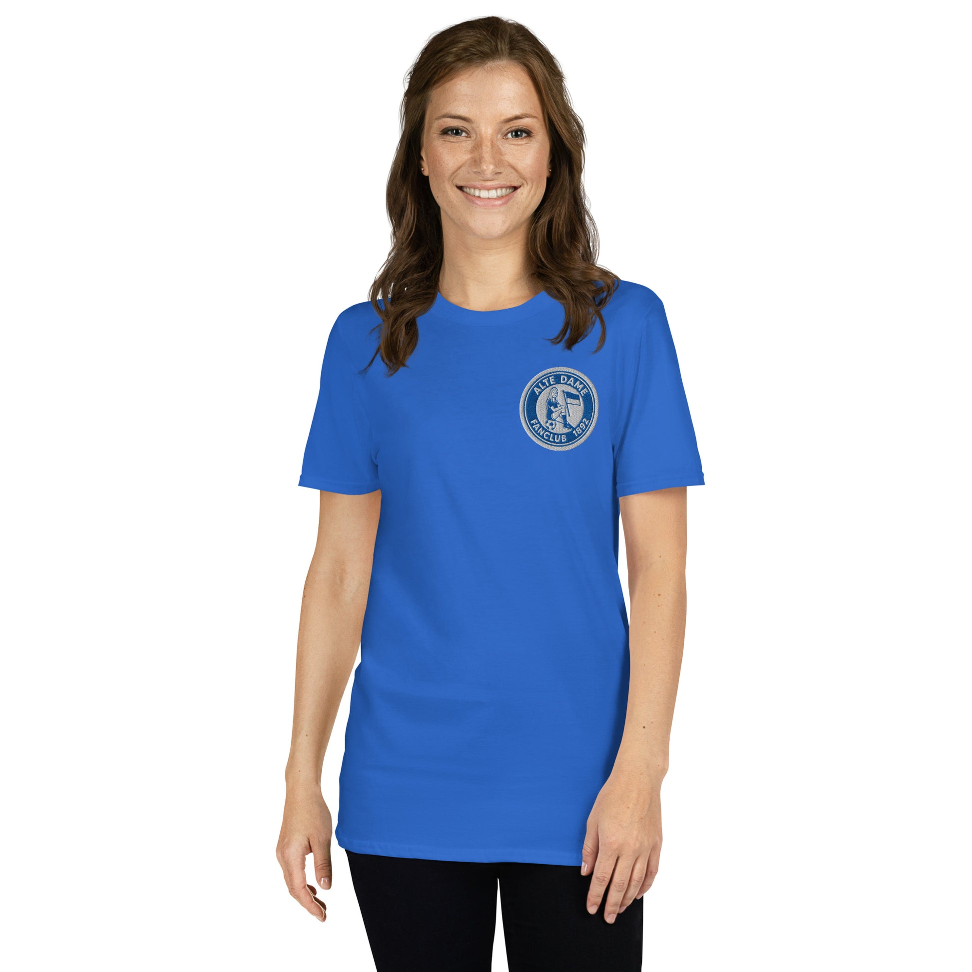 Unisex-Kurzärmeliges Fanclub T-Shirt Alte Dame 1892 von Sportswear Iron Monkey in Royalblau, weiches Baumwollmaterial, Frontansicht.