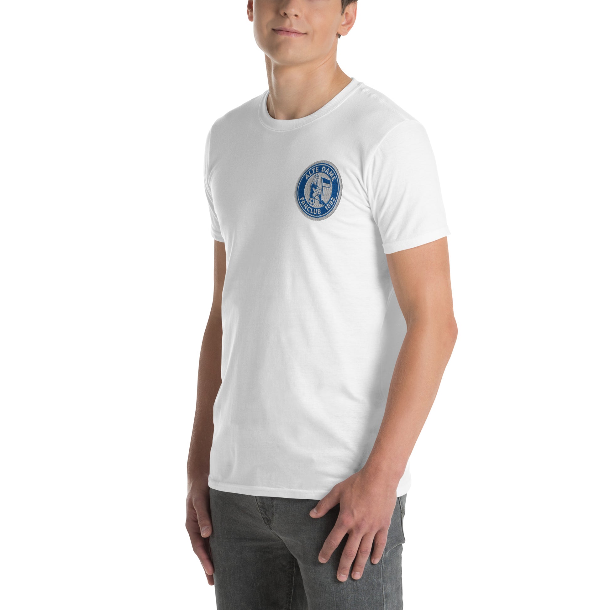Weißes unisex T-Shirt von Sportswear Iron Monkey 23 mit Fanclub Alte Dame 1892, links vorne, weiches Baumwollmaterial