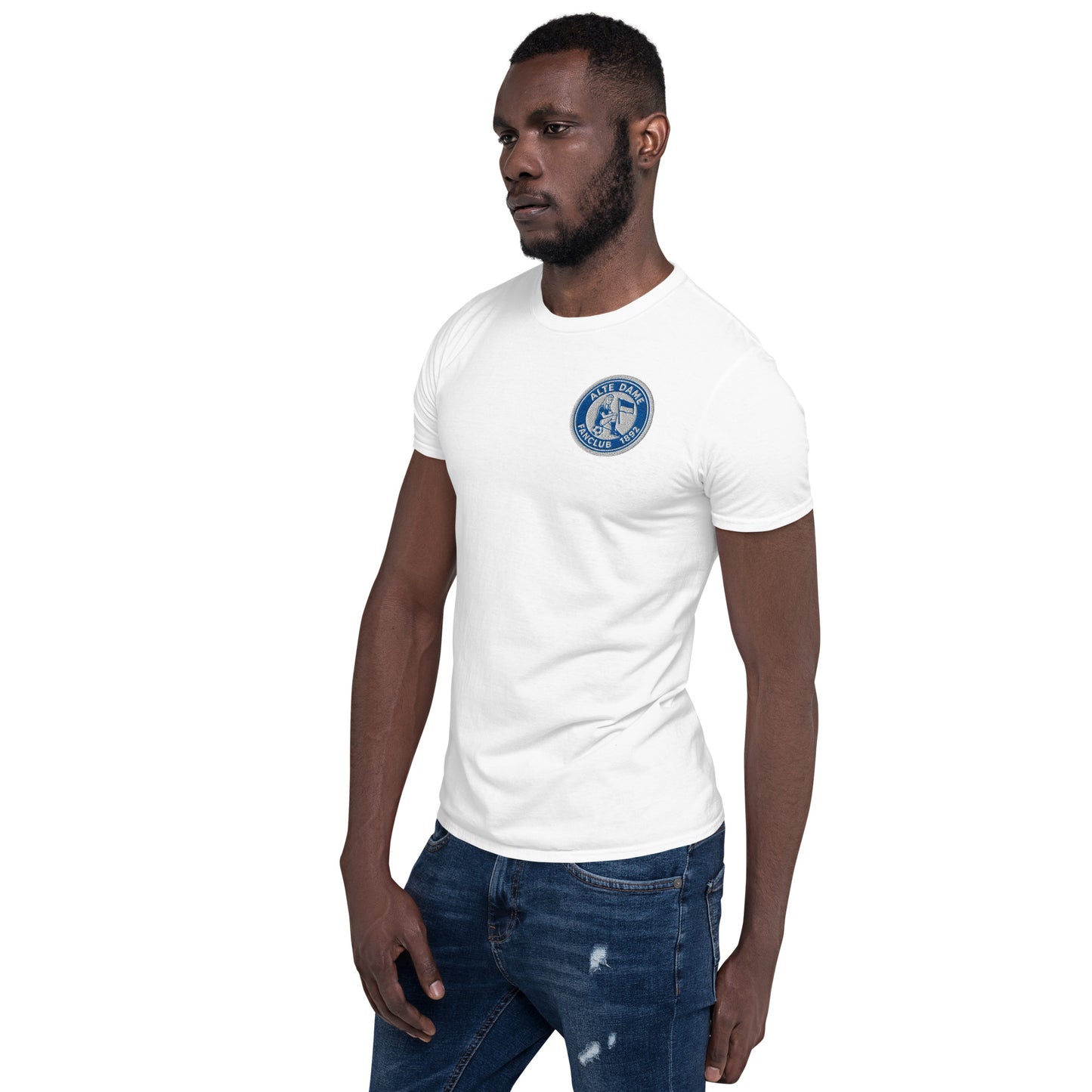 Weißes unisex T-Shirt von Sportswear Iron Monkey mit Fanclub Alte Dame 1892 Logo, links vorne sichtbar.