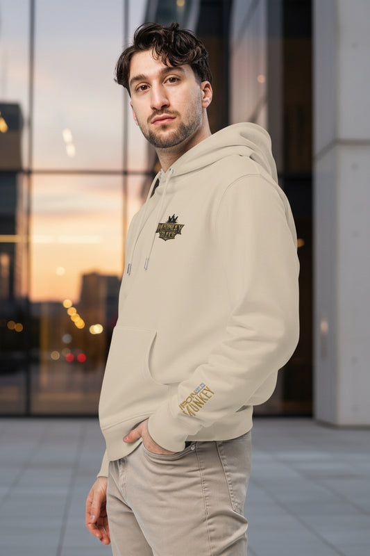 Unisex Bio-Hoodie von Sportswear Iron Monkey 23 aus GOTS-zertifizierter Bio-Baumwolle, linksseitig im Desert Dust Farbton.