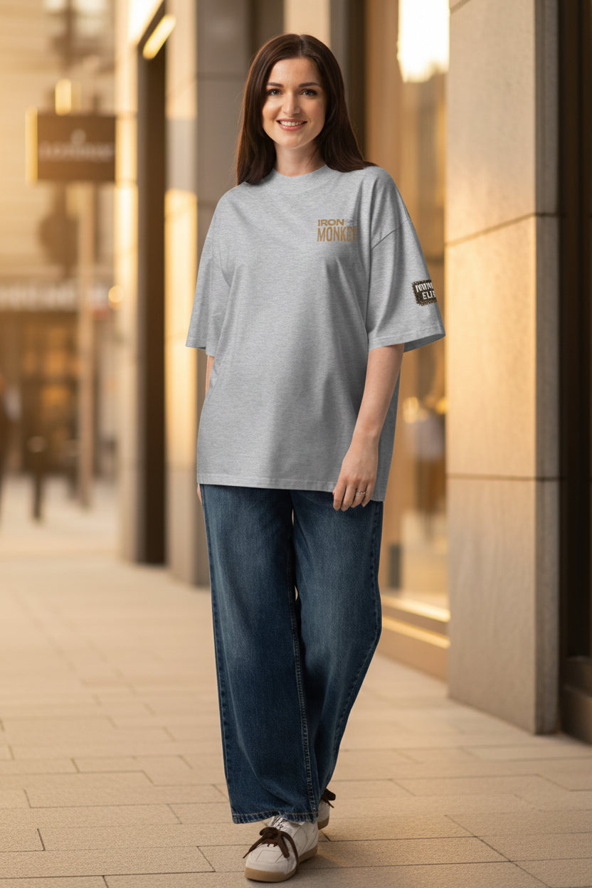 Unisex Bio-Oversized T-Shirt mit weitem Kragen in Heather-Grau von Sportswear Iron Monkey 23, aus nachhaltiger Baumwolle.