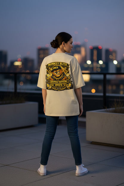 Unisex Bio-T-Shirt mit weitem Kragen in Steinfarbe, aus nachhaltiger Baumwolle, von Sportswear Iron Monkey 23, locker geschnitten.