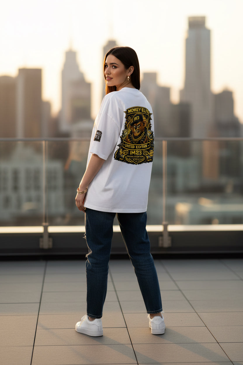 Unisex Bio-T-Shirt von Sportswear Iron Monkey 23, oversized, weiß, mit breitem Kragen aus nachhaltiger Baumwolle, Rückenansicht.