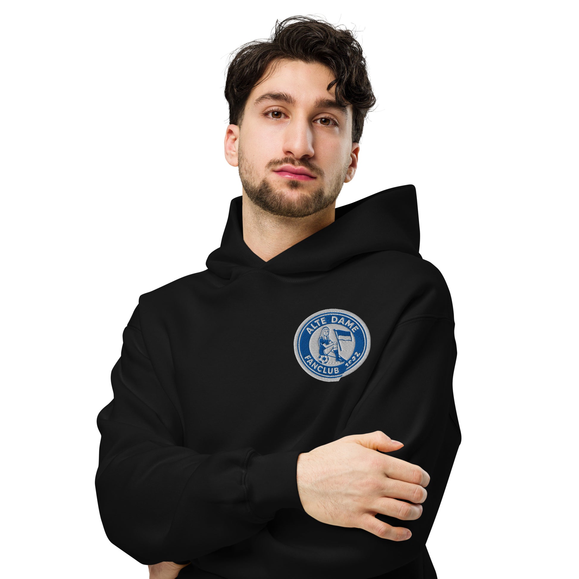 Schwarzer Unisex-Hoodie von Sportswear Iron Monkey 23 mit Fanclub Alte Dame 1892 Logo, lässig und bequem im Frontansicht.