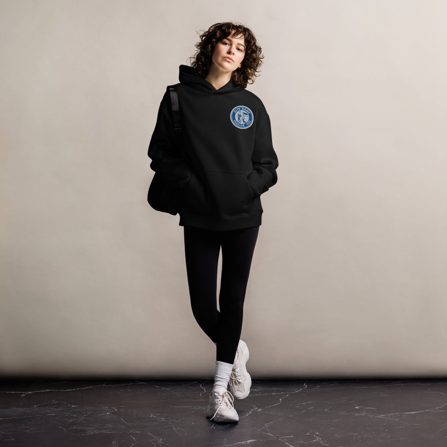 Schwarzer Unisex-Hoodie von Sportswear Iron Monkey 23 mit Fanclub Alte Dame 1892 Logo vorne, lässiger Freizeitstil