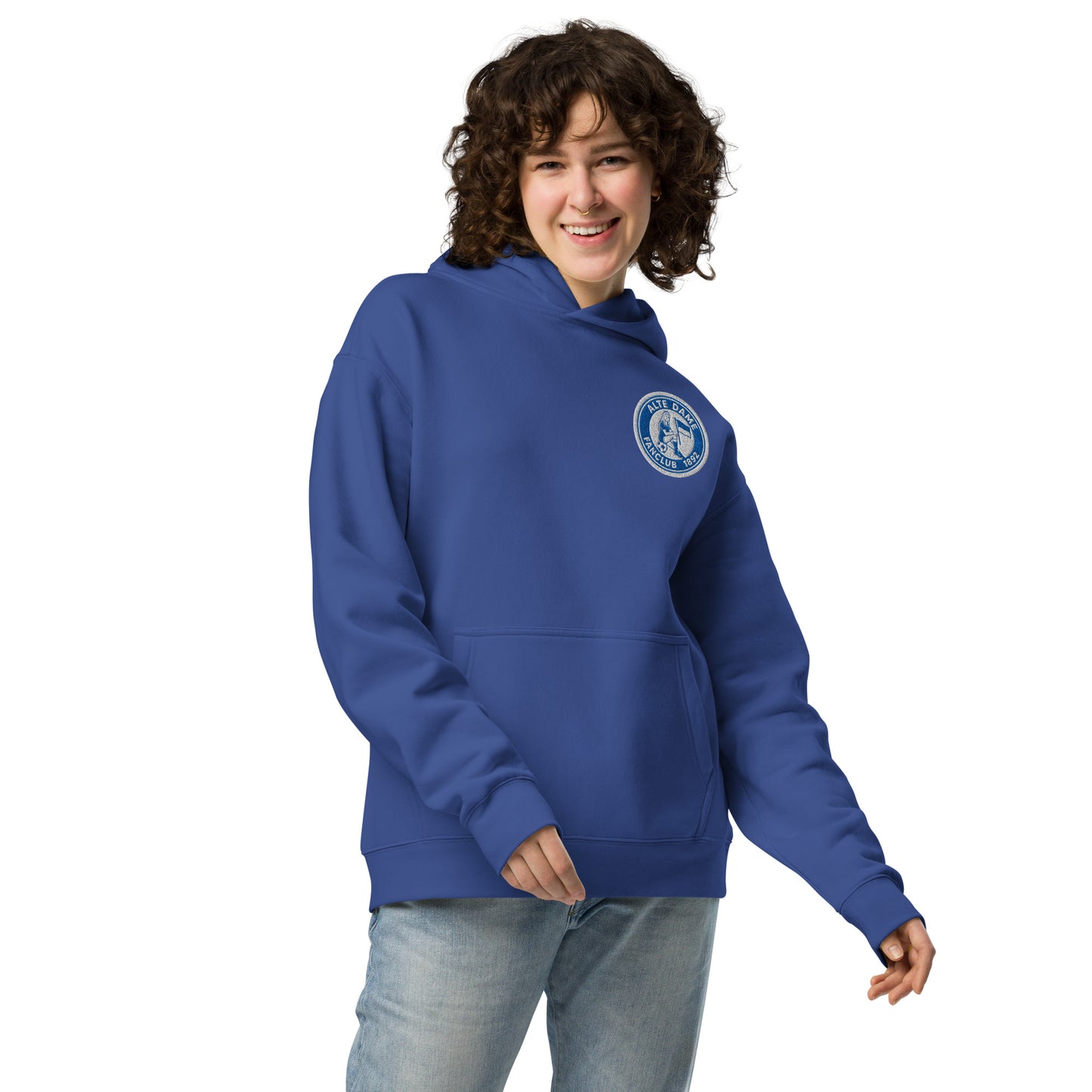 Unisex Oversized-Hoodie von Sportswear Iron Monkey 23 mit Fanclub Alte Dame 1892, in Kobaltblau, Vorderansicht.