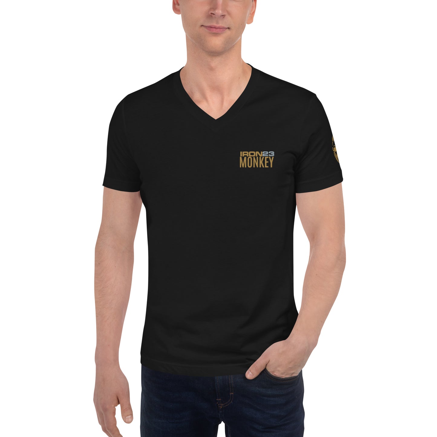 Unisex V-Ausschnitt T-Shirt von Sportswear Iron Monkey 23 in Schwarz aus gekämmter Baumwolle, Vorderansicht.