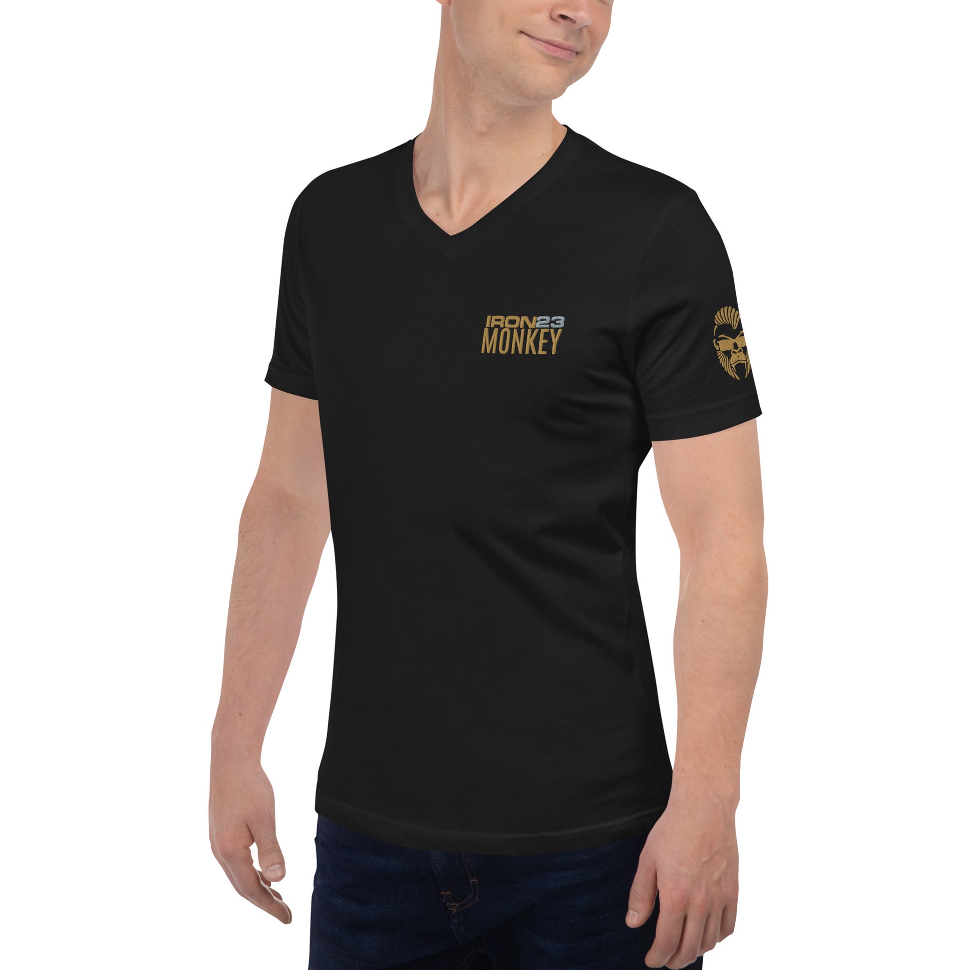 Unisex V-Ausschnitt T-Shirt von Sportswear Iron Monkey 23 in Schwarz aus 100% gekämmter Baumwolle, linke Vorderseite.