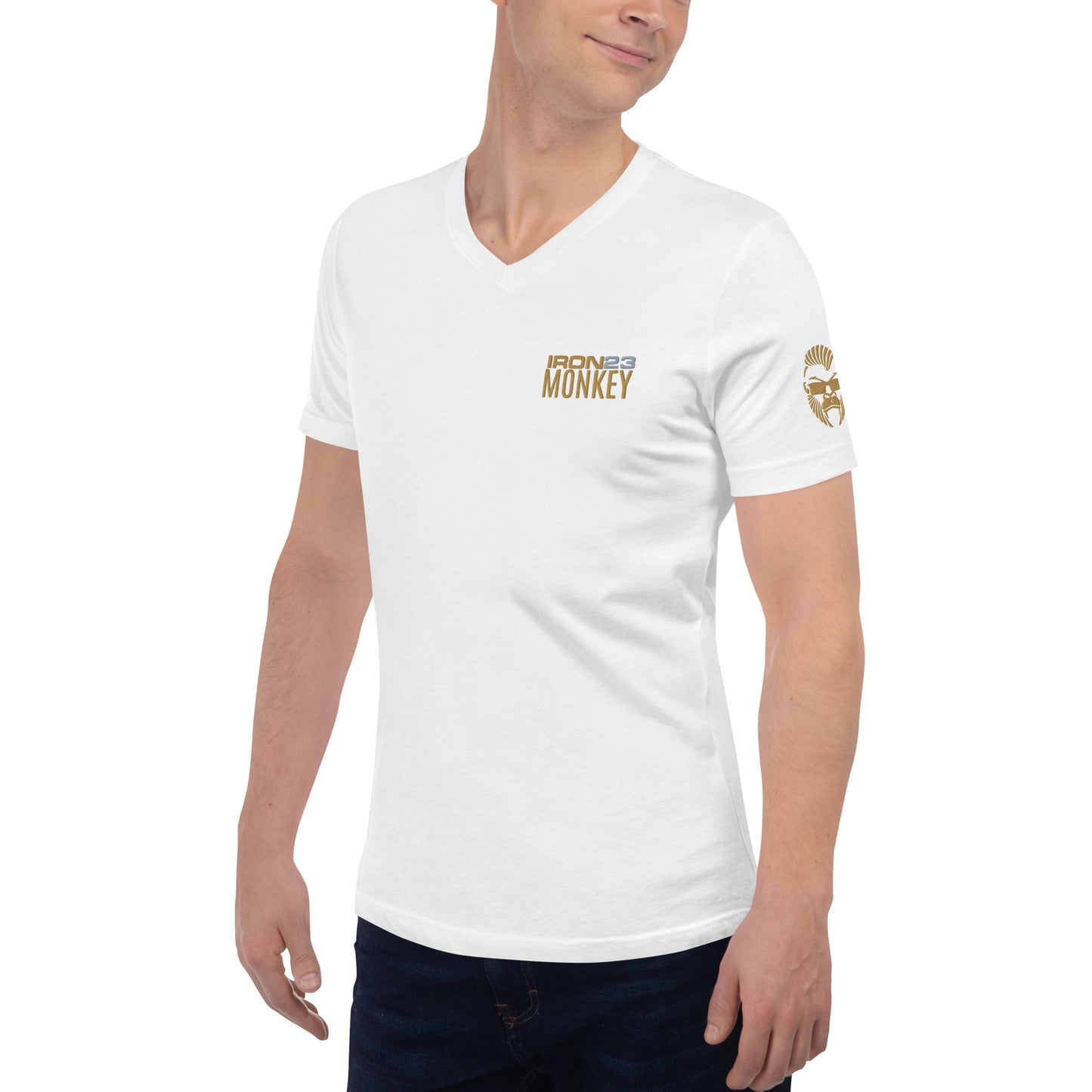 Unisex V-Neck T-Shirt von Sportswear Iron Monkey 23 in Weiß, aus 100% gekämmter Baumwolle, links vorne sichtbar.